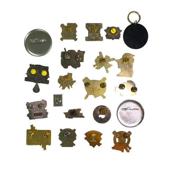 MIXED Vintage LOT 21 Pcs Various Enamel Pins Keychain Collection Sports - Picture 7 of 9
